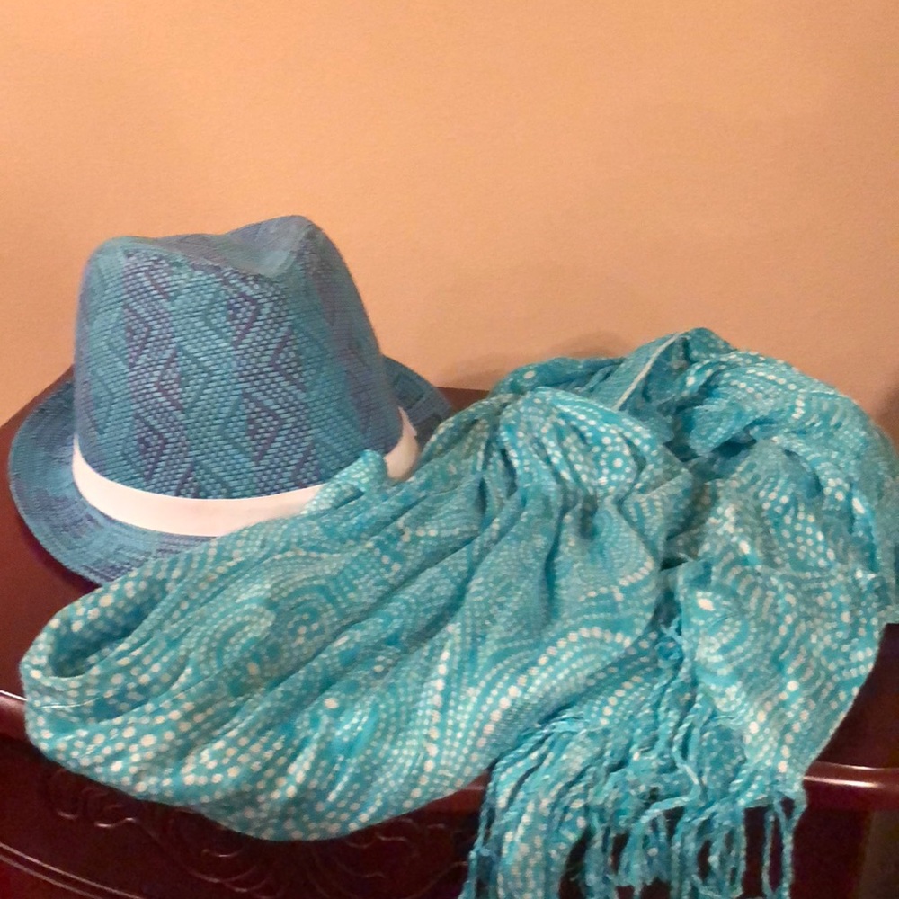 Gorgeous Chic Hat and Scarf Set